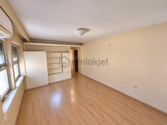 Alsancak Sağlık Sitesinde 1+1 Merkezi Konumda 2
