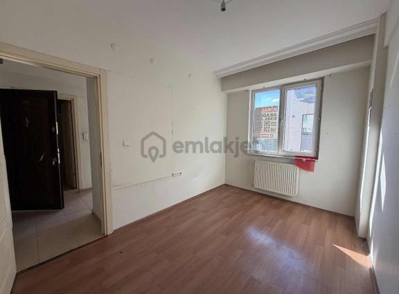 Akademi'den Espark Yakını Ara Kat Ön Cephe Kiralık 1+1 2