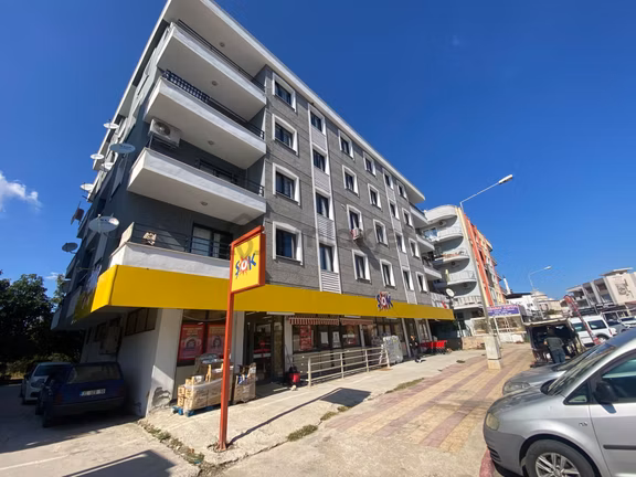 Rota Emlak'tan Gümüldür Çarşı Merkezinde Kiralık 3+1 Daire 1