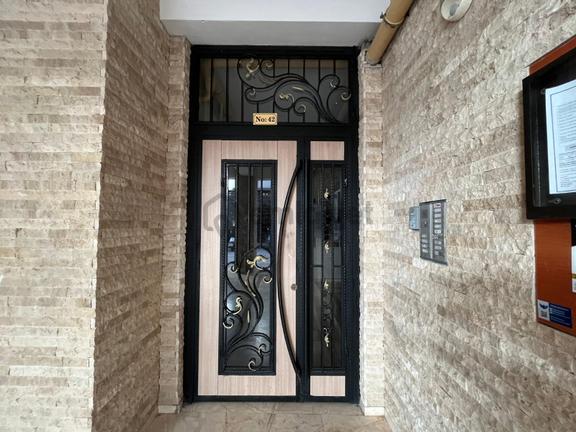 Bess'den Efe Plaza'da (vatan Bilgisayar Üstü) Kiralık İşyeri 2