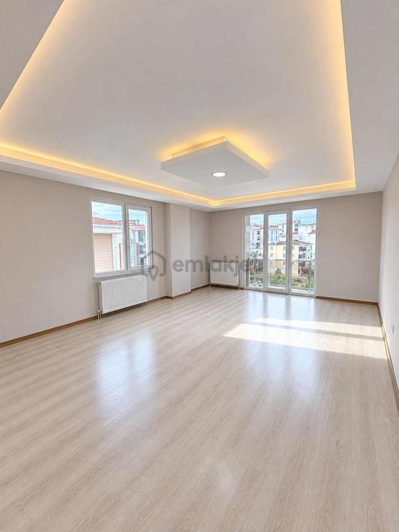 Akkaya İnşatan Rumelide Site İçerisinde E.banyolu K. Otopark 3+1 2