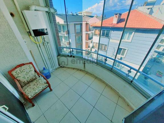 Uytun'dan Edremit Otogar Yakını Kapalı Mutfak Kiralık 3+1 Daire 1