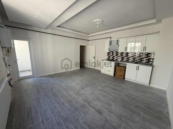 Liva Gayrimenkul'den Çarşı İçi Kiralık 2+0 Daire 1