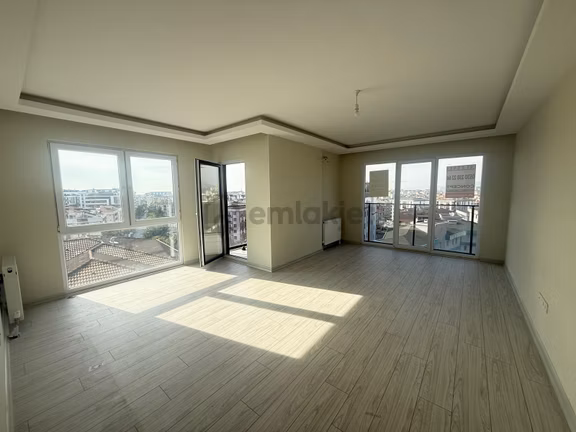 Tuzla İstasyon Mahallesin'de Cadde Üzerinde 3+1 Kiralık Daire 2