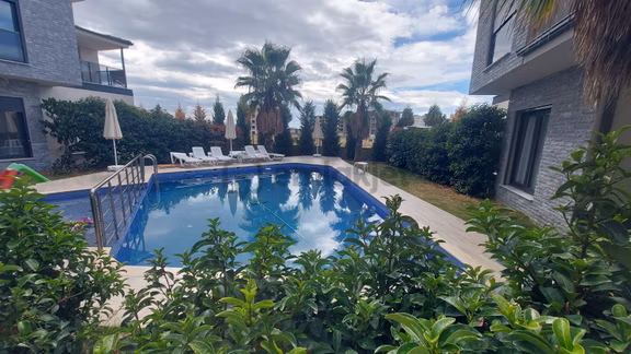 Turpa Lotus'tan Havuz Cephe Site İçi 3+1 Fırsat Daire 2