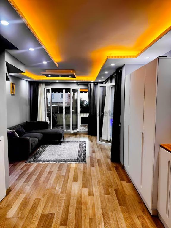5 Yaşında 4+1 Lüks Villa | 200 M² Net | Kombili | Oturuma Hazır 1