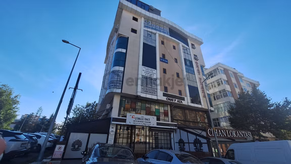 Redstone'dan Merkezi Konum'da Onat Plaza'da Satılık 2+0 Ofis 1