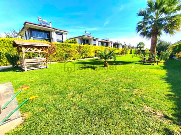 Vahdet'ten Yetkili Edremt'in Seçkin Villa Sitesine 5 +1 Müstakil 1