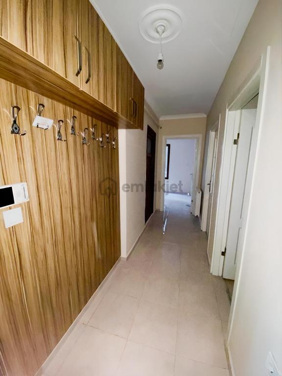 Beyaz Gayrimenkulden Hem Ofis Hem Oturmak İçin 2+1 1