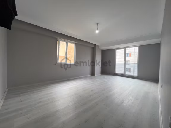 Pendikte Havalimanına Sınır Çıkmasız Bina 2+1 Kiralık 80m2 Daire 1