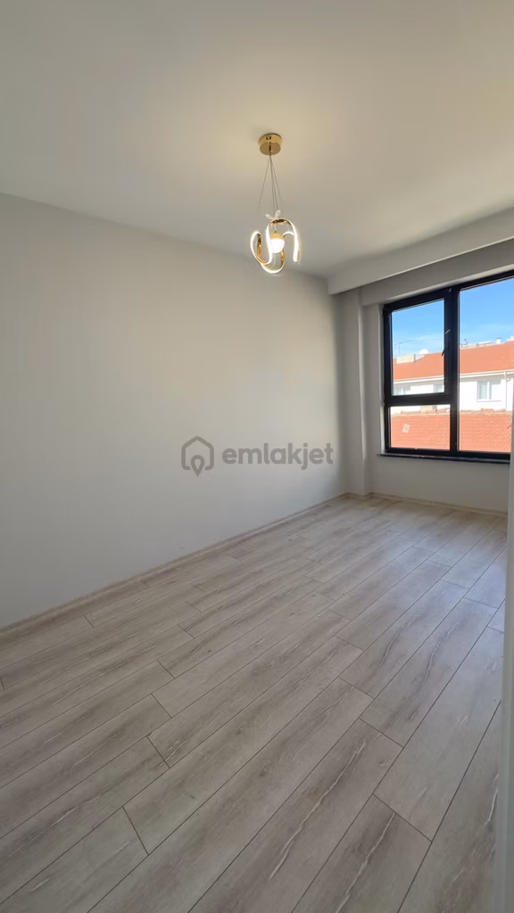 Çamlıca Mahallesinde Gündüzökçün Bulvarına Yakın 1+1 Kiralık Daire ; 1