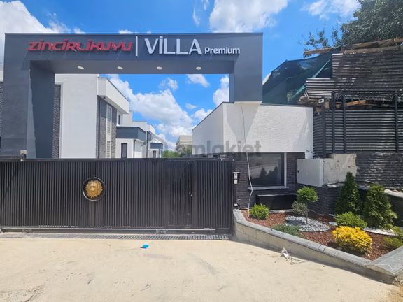 Kabaoğlunda Site İçinde 330m2 Bahçeli 360m2 Sıfır Tripleks Villa 2