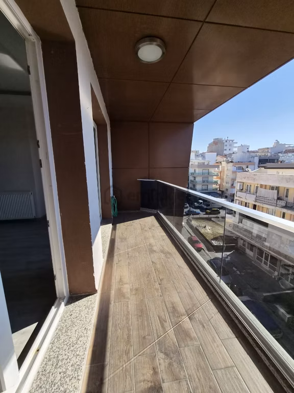 Kuşadası Merkezi Konumda Satılık Asansörlü 2+1 Daire 2