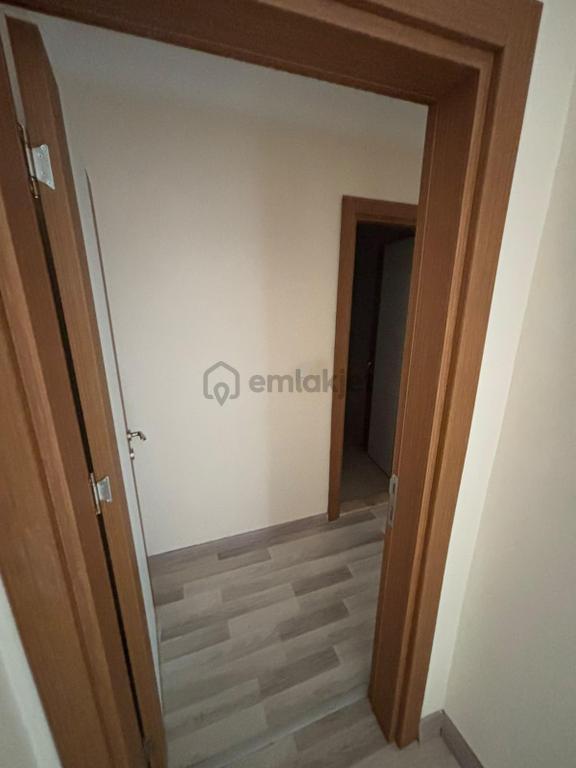 Usta Gayrimenkul'den Kiralık D.gazlı Kapalı Otoparklı 3+1 Daire 1