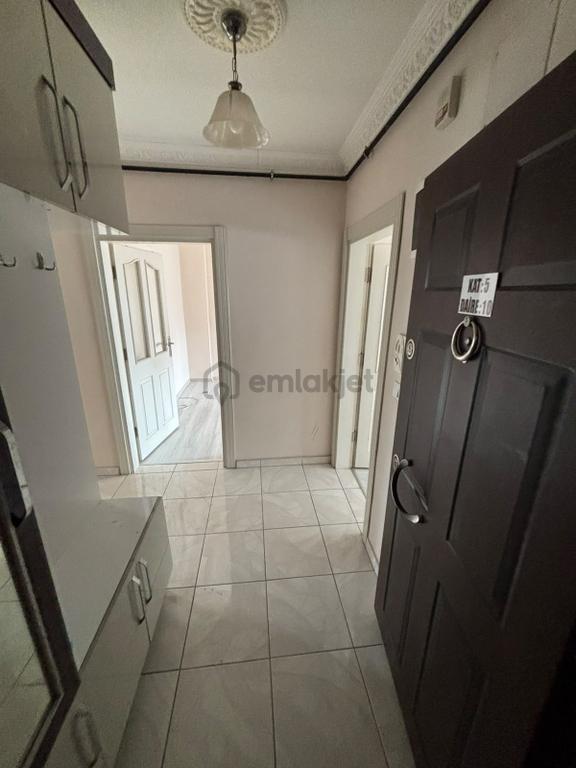Usta Gayrimenkul'den Kiralık 2+1 Doğalgazlı Daire 2