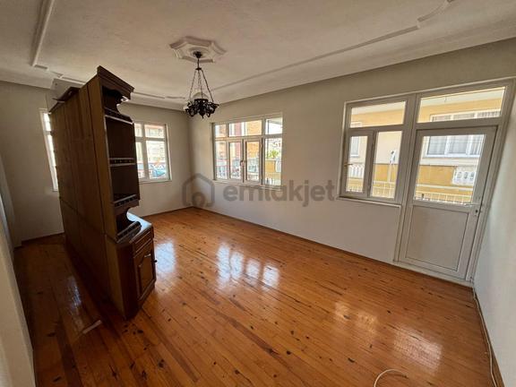 Usta Gayrimenkul'den Kiralık D-400 Üzerinde Geniş 3+1 Daire 2
