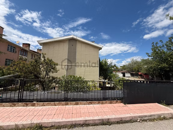 3 Katlı Müstakil Ev -katlar 85 M2 , Toplam 255 M2 + 100 M2 Bahçe 1