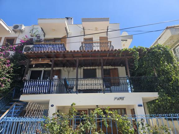 Eski Foça'da Eşyalı 4+1 Kiralık Villa 1