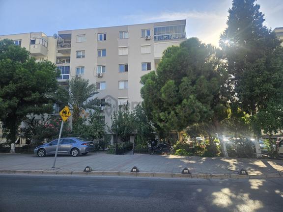 Bostanlı'da Asansörlü Doğalgazlı Geniş 3+1 Kiralık Daire 1