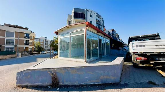 Seferihisar'da Cadde Üzerinde Kiralık Dükkan 1