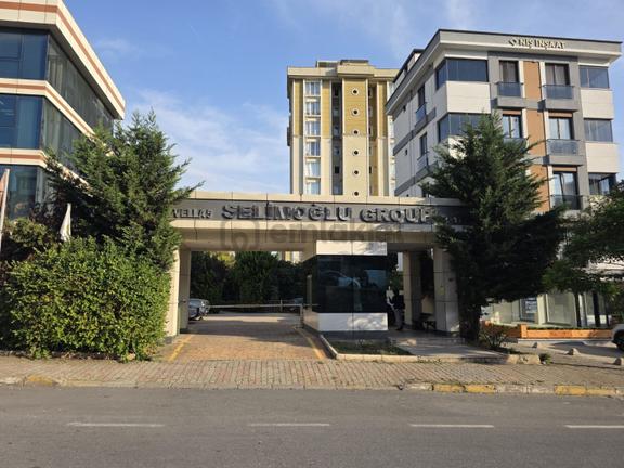 Şerifali Lavella 5 Sitesinde Ara Kat E.banyolu 3+1 Satılık Daire 2