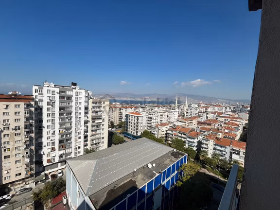 Karabağlar Bahçelievler'de Deniz Manzaralı Satılık 3+1 Daire 1