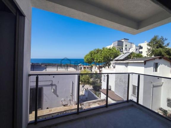 Kuşadası'nda Satılık 1+1 Daire(müstakil Kullanım-denize 200 M.) 2