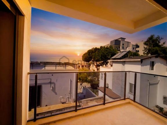 Kuşadası'nda Satılık 1+1 Daire(müstakil Kullanım-denize 200 M.) 1