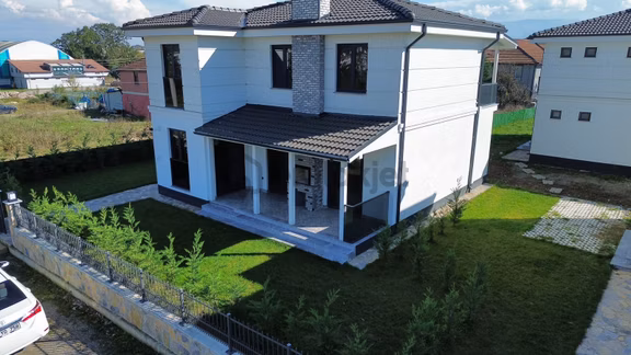 Düzce Cumayeri Çevrik Mahallesinde 200 M2 Kiralık Lüks Villa 2