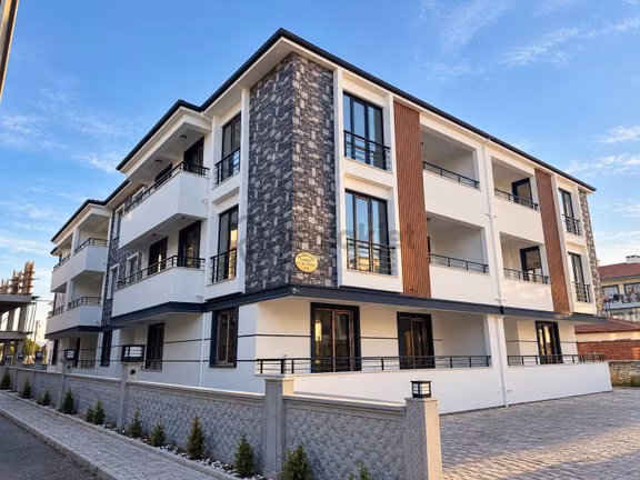 Okaliptus Sokakta Arakat Harika 2+1 Doğalgazlı Daire 1
