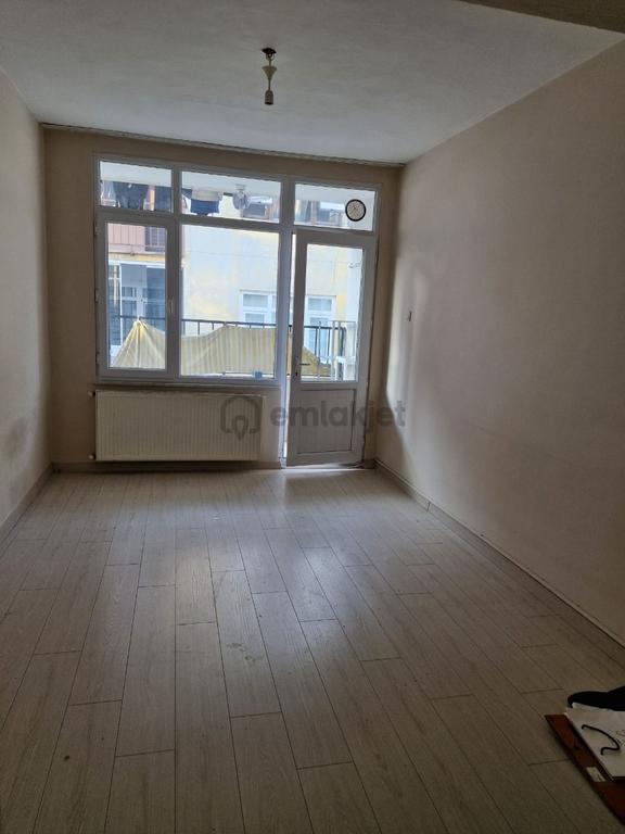 Zeynepkamil'de Ulaşımı Kolay, Aydınlık Ve Kullanışlı Kiralık 2+1 2