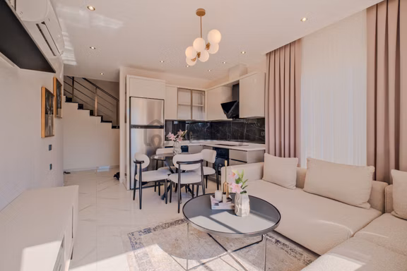 Alanya Demirtaş 2+1 Ultra Lüx Mobilyalı Özel Bahçeli Satılık Daire 1