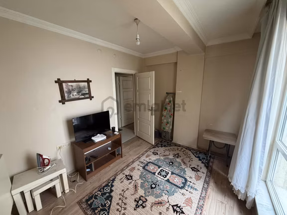 Akademi'den Balkonlu Ayrı Mutfaklı Eşyalı Kiralık 1+1 1
