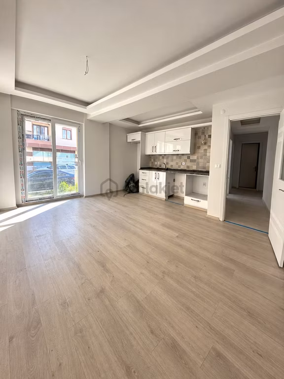 Karabağlar Sevgi Mahallesi’nde Şehit Fethi Bey Lisesi Arkasında Kiralık 2+1 Daire 1