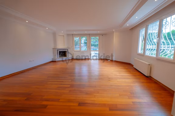 Hat Boyunda Aqua Florya Avm Yakını 3+1 Keyifli Giriş Katı 2