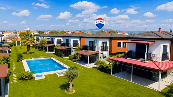 Denize Yakın,havuzlu Sitede Ferah Ve Havadar 3+1 Vill 1