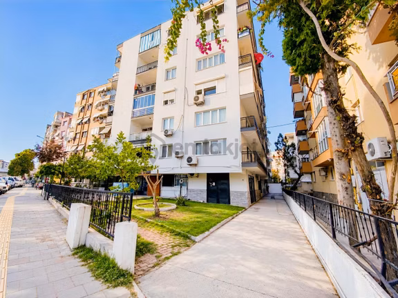 Karşıyaka Nergiz İzban'ın Hemen Yanında 3+1 Satılık Daire 2