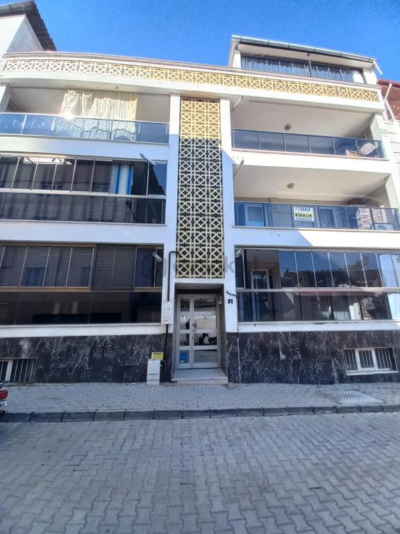Yıldıztepe Mah. Ara Katta, Doğalgazlı, Çift Balkonlu Ve Taşınmaya Hazır Geniş 3+1 Kiralık Daire 1