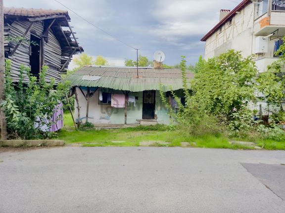 Adaplatin'den Geyve Merkezde 300 M2 Köşe Arsa %40 3 Kat İmarlı 1