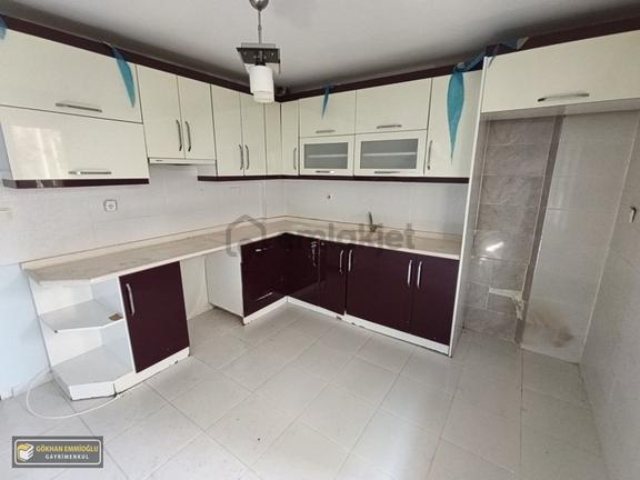 Latife Hanım Mahallesinde Geniş 3+1 Bakımlı Kiralık Daire 1