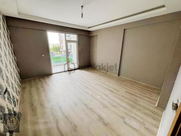 Akabede Siteiçi Adliye/tramvaya Yakın Konumda Geniş 4+1 Arakat 1