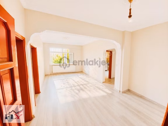 Tarabya'da Metro Ve Sahile Yakın Bahçeli Kiralık 3+1 2