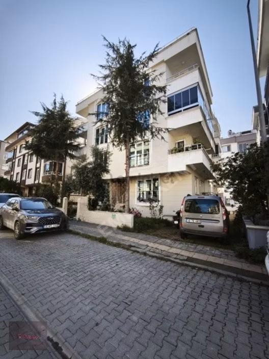 Emlakkent'ten Tramvay Altında Satılık Fırsat 3+1 Daire 1