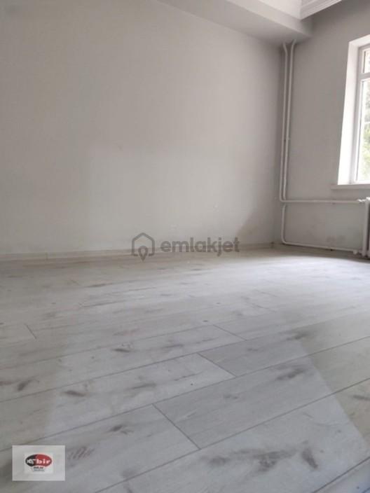 Gençlik Caddesi Anıtkabir Karşısı 2+1 Bahçe Katı Otoparklı 2