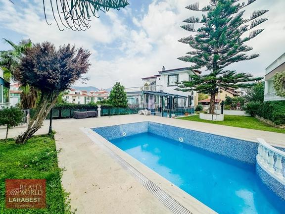 Alanya Kestel Mah. Havuzlu Site İçi Müstakil Tripleks Villa 1