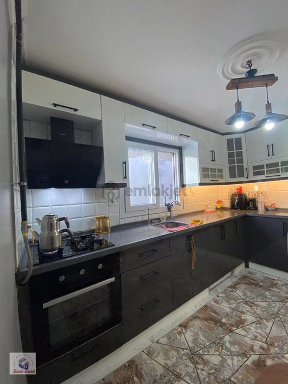 Mithatpaşa Mahallesinde 158 M2 İçerisinde İki Katlı Doğalgazlı Satılık Müstakil Ev 2