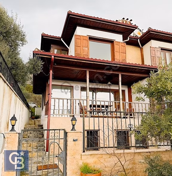 Cb' Den Akyaka' Da Deniz Manzaralı Tripleks Havuzlu Villa 1
