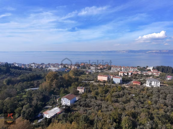 Kardeşten Tepeköyde 1.953m² Yola Cepheli, Doğayla İç İçe Tarla 1