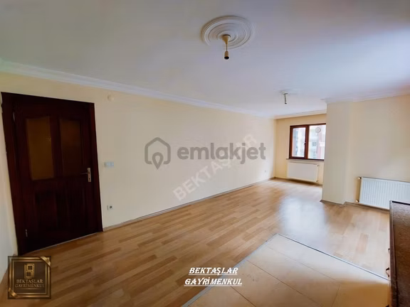 Girne'de;açık Mutfak,balkon,ayrı Wc,otoparklı (3+1) 2