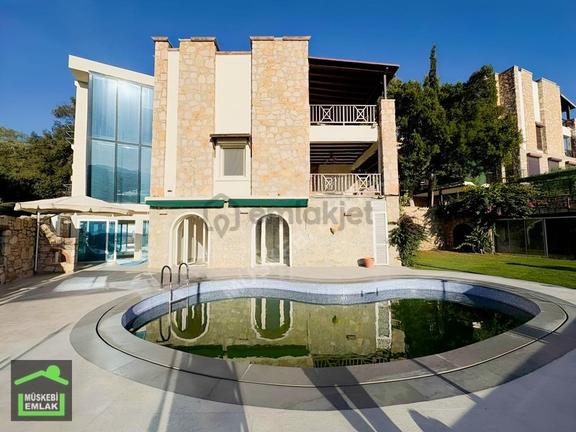 Bodrum Yokuşbaşı Kale Manzaralı Müştemilatlı 4+1 525 M2 Kiralık 2
